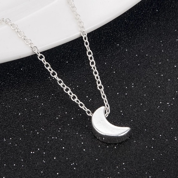 Jewelry - Silver Moon Minimalist Necklace